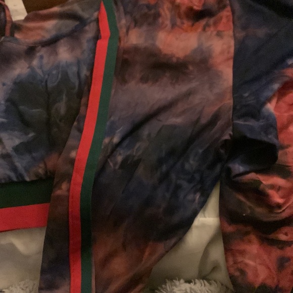 It’d cute cleaning my closet out - Picture 2 of 8